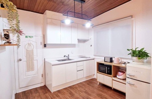 Hapjeong-dong Villa | Hongdae Hapjeong Roof Garden House w2BR 3BD Free WIFI Netflix Starbucks Capsule