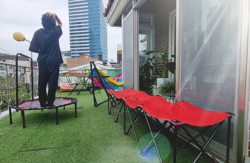 Hapjeong-dong Villa | Hongdae Hapjeong Roof Garden House w2BR 3BD Free WIFI Netflix Starbucks Capsule