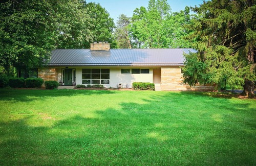 Bloomington House | Hoosier Acres House! Privacy meets Convenience!