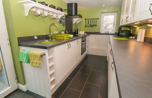 Castleton Cottage | HOPE COTTAGE, pet friendly in Castleton, Peak District