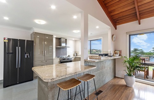 Warrnambool House | Hopkins View Holiday Home - Warrnambool
