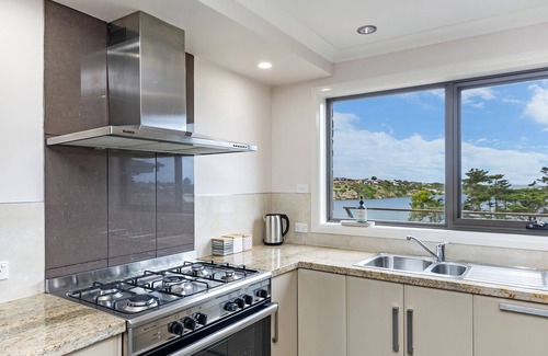 Warrnambool House | Hopkins View Holiday Home - Warrnambool