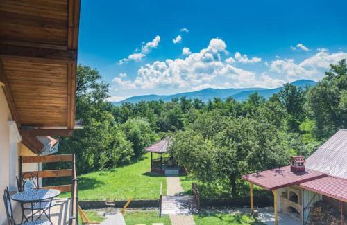 Recea House | Horace Guesthouse POOL & HOT TUB & BIKES & RIVER