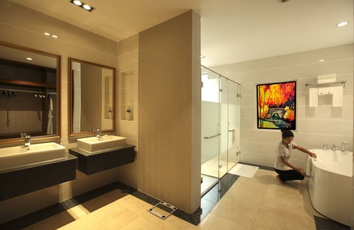 Naypyidaw Hotel | Horizon Lake View Resort Hotel