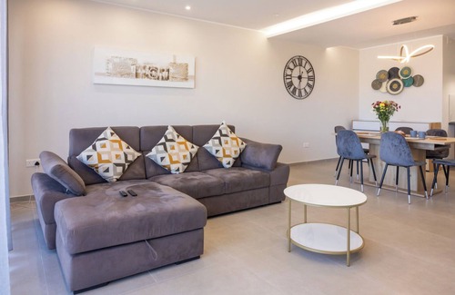 Bugibba Apartment | Horizon Suites by the Sea