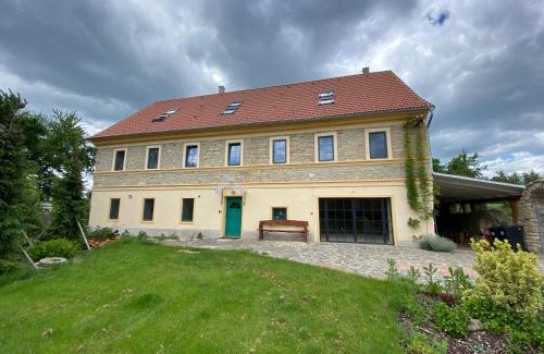 Ustek House | Horní Strakův mlýn