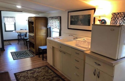 Manns Choice Cabin | Horns Cabins - Allegheny Cabin by the roadside