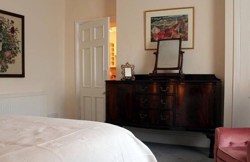 Calne Cottage | HORSEBROOK HOUSE APARTMENT, pet friendly, with open fire in Calne