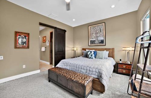 Horseshoe Bay West House | Horseshoe Bay Hideout