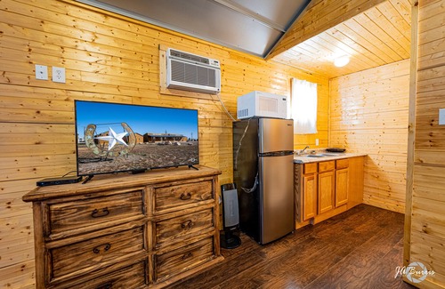 Midland House | Horseshoe Lodges Cabins & RV Park