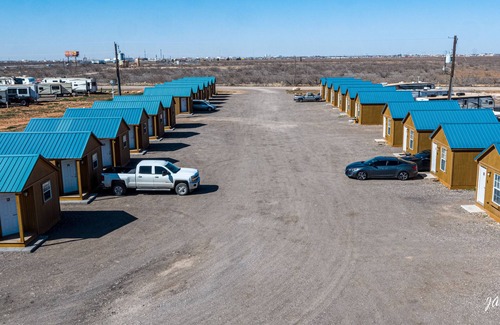 Midland House | Horseshoe Lodges Cabins & RV Park