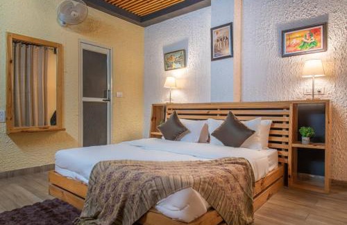 Dharampur Apartment | host jatin kasauli crest 7o1827o7o3