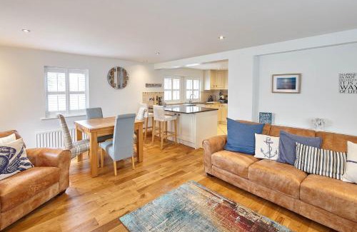 Newton by the Sea House | Host & Stay - Doray House