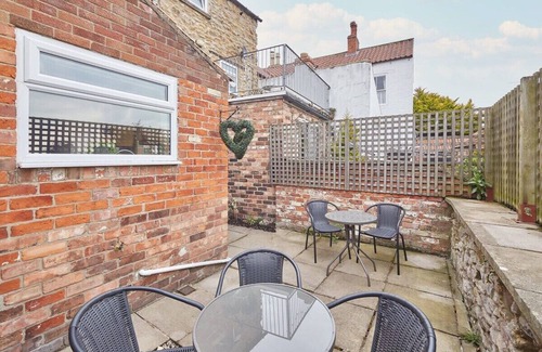 Kirkbymoorside House | Host & Stay | Dove Grey, 25 West End