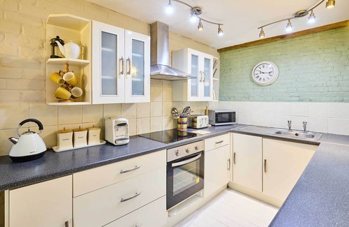 Fakenham House | Host & Stay | West Barn