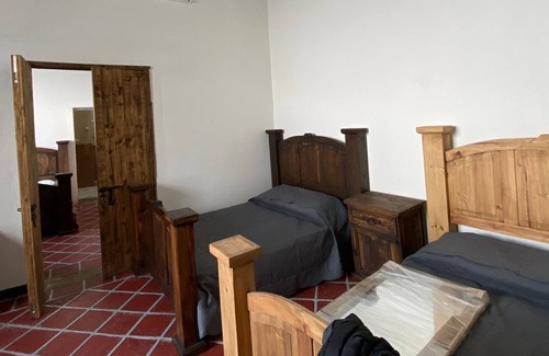 Atlixco Apartment | Hostal de 4 Habitaciones Sencillas con dos Baños en Planta Alta