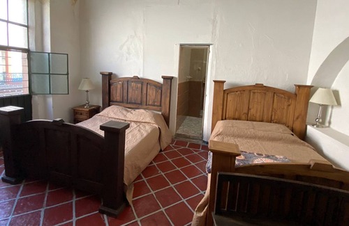 Atlixco Apartment | Hostal de 4 Habitaciones Sencillas con dos Baños en Planta Alta