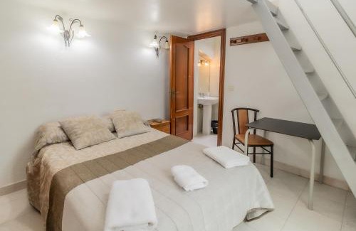 Villalonquejar House | Hostal - Restaurante La Buena Villa by Vivere Stays