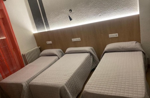 Oeste House | Hostal Uría