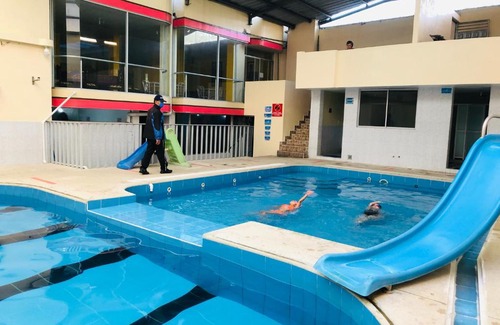 Otavalo House | Hostal y Complejo Recreacional La Playita de Monse