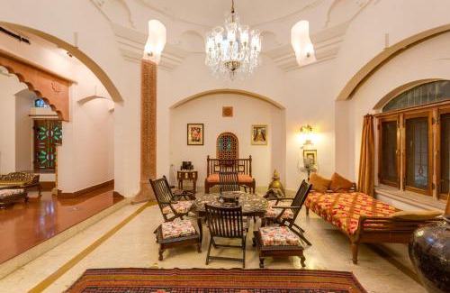 Gurugram Villa | Hostie Chinar Haveli - Heritage home with Pool, Gurgaon