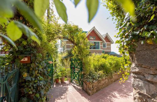 Naldehra Villa | Hostie Romarica-Cottage with Lawn & Patio, Mashobra, Shimla