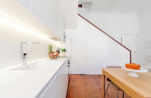 Foz do Douro Apartment | HostWise - Bright Flat in Historic Foz House