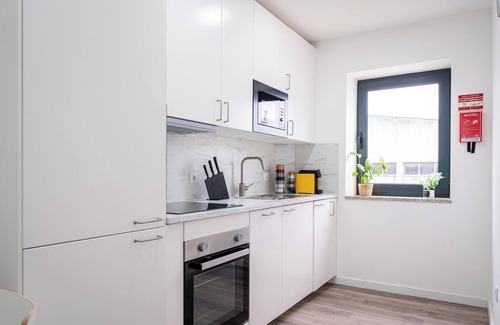 Sao Mamede de Infesta Apartment | HostWise - Vibrant Urban Flat