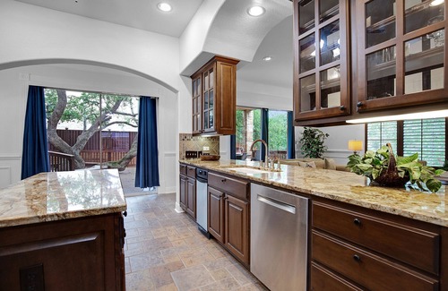 Austin House | Hot Outdoor 8-personSpa, 5-bedroom house, Green belt