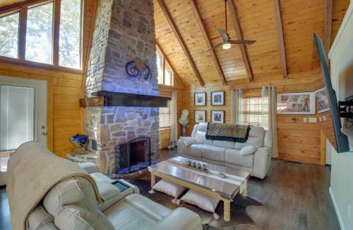 Hot Springs Village House | Hot Springs Cabin with Deck and Mountain Views!