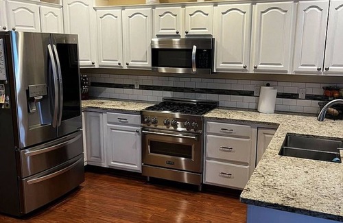 Oshkosh House | Hot tub - 4 Bedroom - 3.5 Bathrooms - Perfect Location