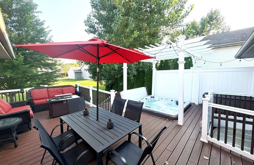 Oshkosh House | Hot tub - 4 Bedroom - 3.5 Bathrooms - Perfect Location