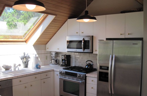 Roads End House | Hot Tub, 5 Smart TV's, & 2 Kitchens is an Entertainer's Delight w/Ocean Views