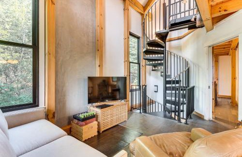 Old Fort House | Hot Tub and Mtn Views Modern Old Fort Hideaway!