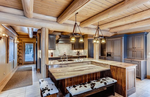 Dunkin Hill House | Hot Tub + Close to Downtown + Mtn Views - Twin Eagles Lodge