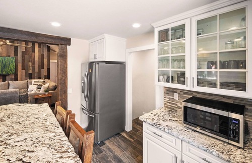 Sugarloaf Apartment | Hot Tub, Fenced Yard, & Firepit Dog Friendly