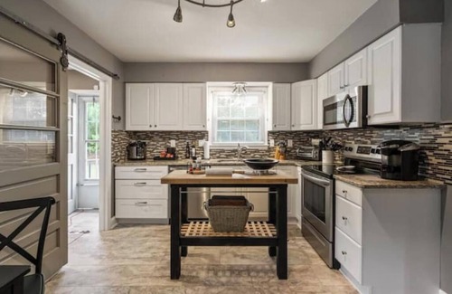 Matthews House | Hot Tub - Fire Pit - Single Level Ranch