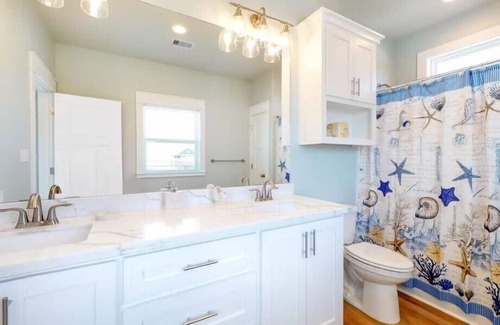 Gilchrist House | Hot Tub | Fire Pit | Sleeps 9