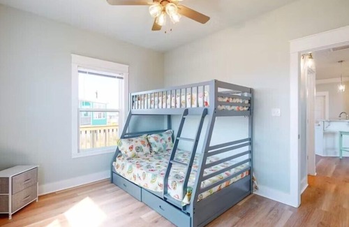 Gilchrist House | Hot Tub | Fire Pit | Sleeps 9