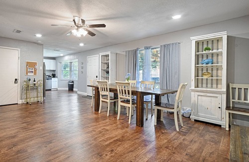 Burleson House | Hot Tub, Gameroom,17 min to Dickies Arena, FirePit!