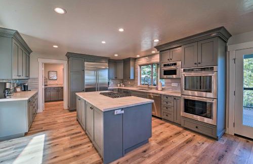 Reno House | Hot Tub, Pool Table Luxe Reno Chalet with Mtn View!