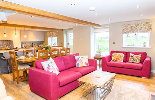 Stoney Stretton Cottage | Hot Tub Staycation, Country Escape, Log Burner