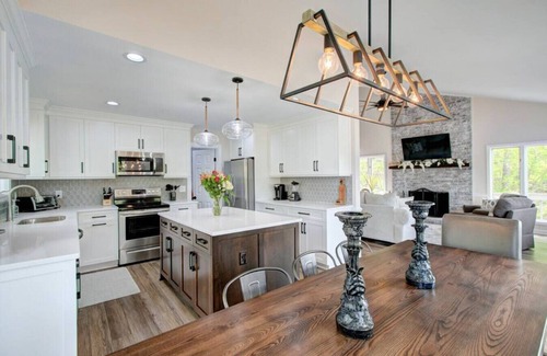 Bowling Green Cottage | Hot Tub+Stunning Lake Views+Fire Pit