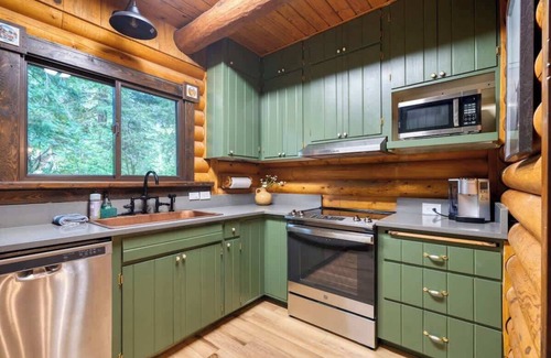 Welches Cabin | Hot Tubs Retro Airstreams Log Cabin Compound