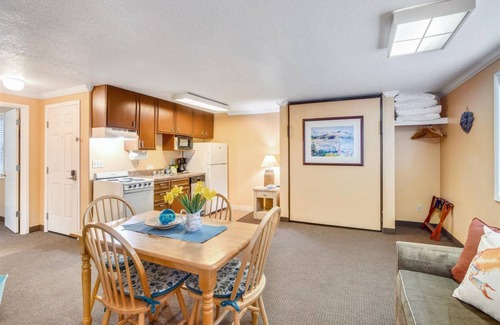Downtown Cannon Beach Hotel | Hotel ∙ 1 bedroom ∙ 4 guests