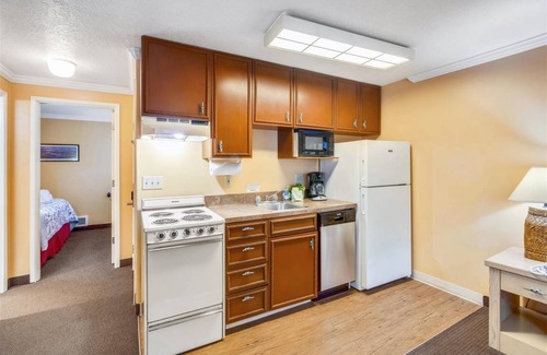 Downtown Cannon Beach Hotel | Hotel ∙ 1 bedroom ∙ 4 guests