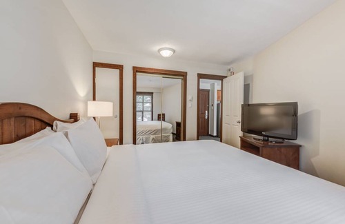 Upper Village Hotel | Hotel ∙ 1 bedroom ∙ 4 guests