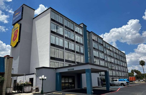 Bonanza Hotel | Hotel ∙ 127 guests