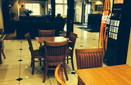 Sallisaw Hotel | Hotel ∙ 127 guests
