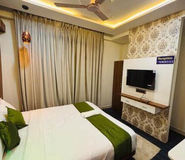 Narayangaon Hotel | Hotel Adhira's
